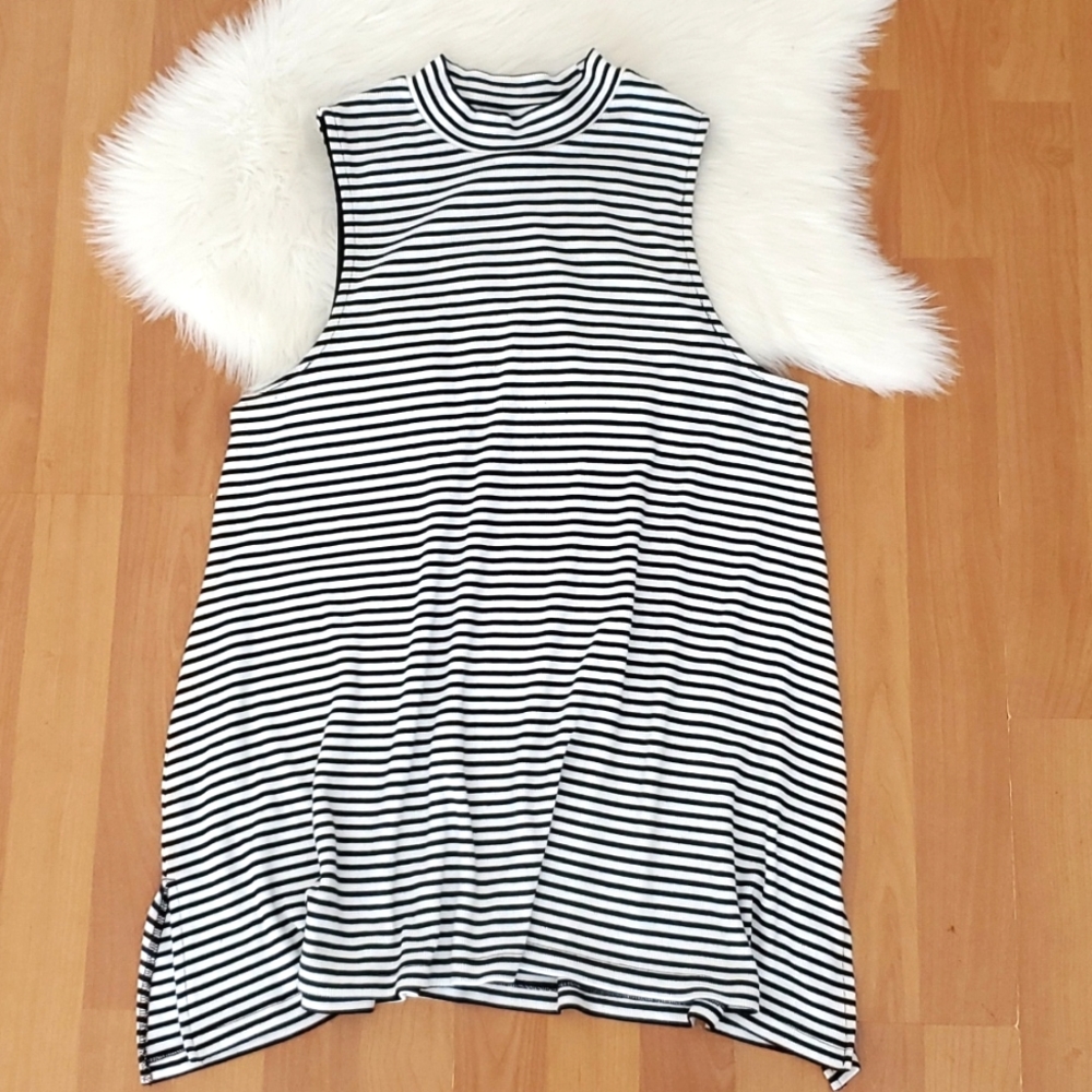 Mossimo black and white stripe mock neck sleeveless top